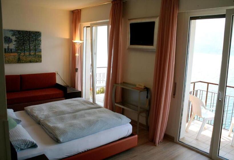 Superior room with lake view, Villa Carmen