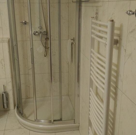Quarto Estandar, Villa