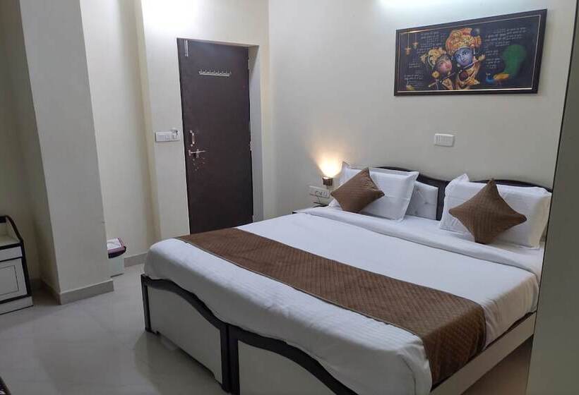 Quarto Deluxe, Lotus Inn Near Udaipur City Railway Station