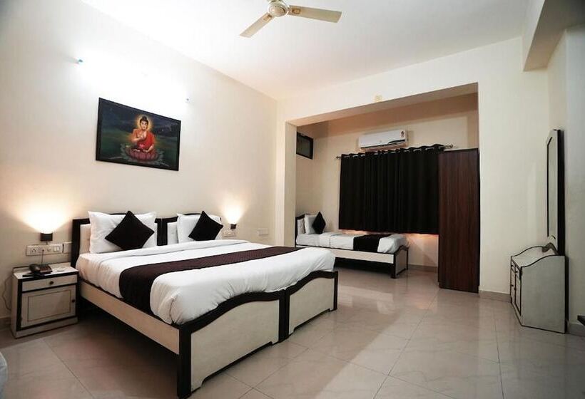 Quarto Triplo Deluxe, Lotus Inn Near Udaipur City Railway Station