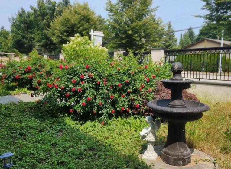 디럭스 스위트, The Empress Palace
