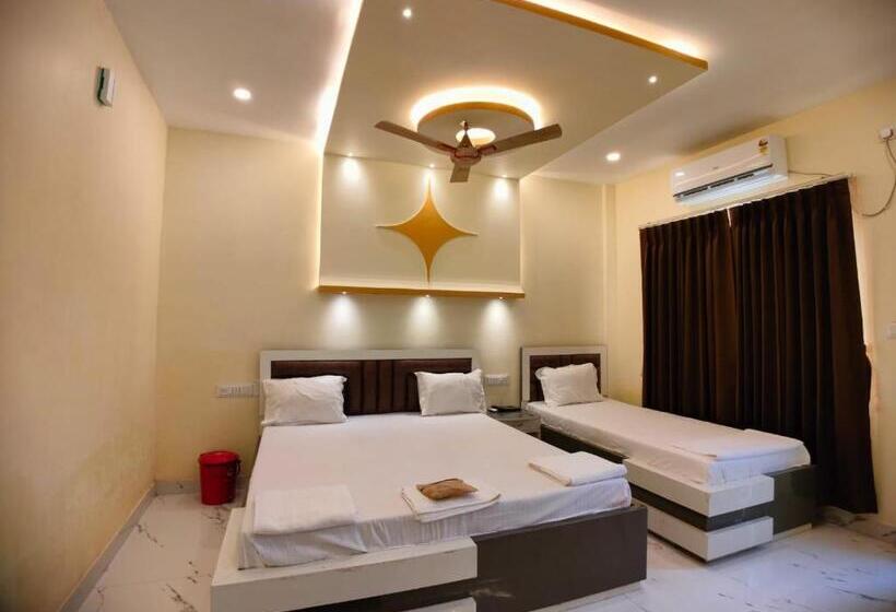 デラックストリプルルーム, Hindusthan Inn   On Beach