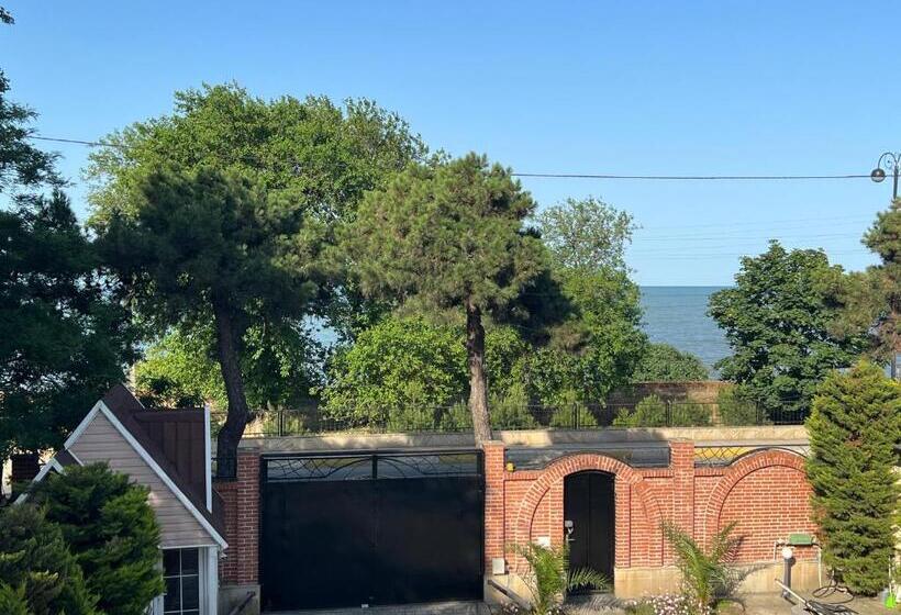 ویلای 1 خوابه با چشم‌انداز دریا, Riva Seaside House