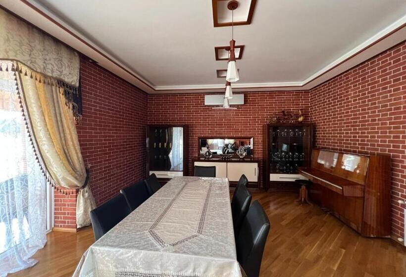 ویلای 1 خوابه با چشم‌انداز دریا, Riva Seaside House