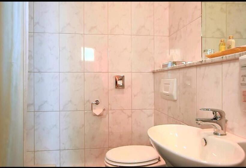 Номер Стандарт Трехместный, Royal