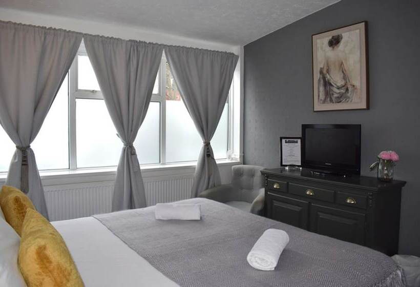 Семейный Номер, Whitburn House