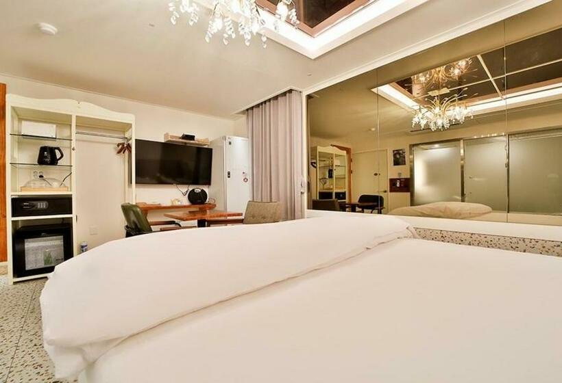Номер Deluxe, Daegu February Hotel Dongdaegustation
