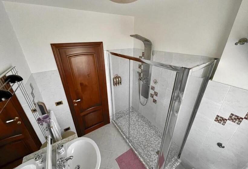 Четырехместный Номер Стандарт Вид на Море, Lalu S B&b