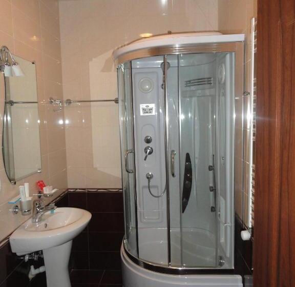 سوییت جونیور, Diana Hotel