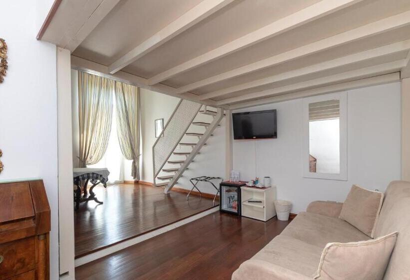 سوییت جونیور با چشم‌انداز دریا, Albergo Nazionale