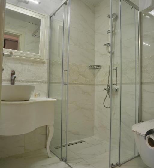 סוויטת ג'וניור, Baga