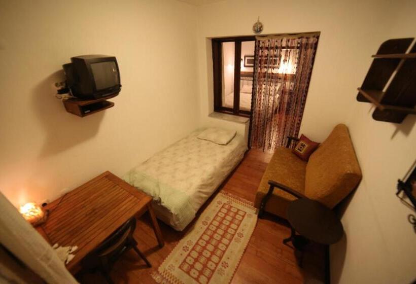 스탠다드 트리플 룸, Akropolis Guest House
