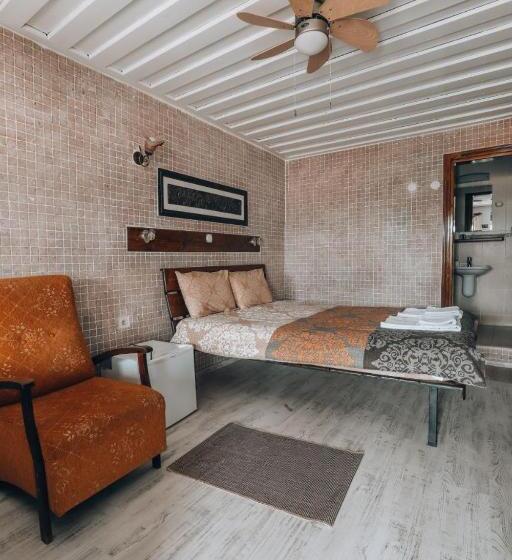 디럭스 룸, Akropolis Guest House
