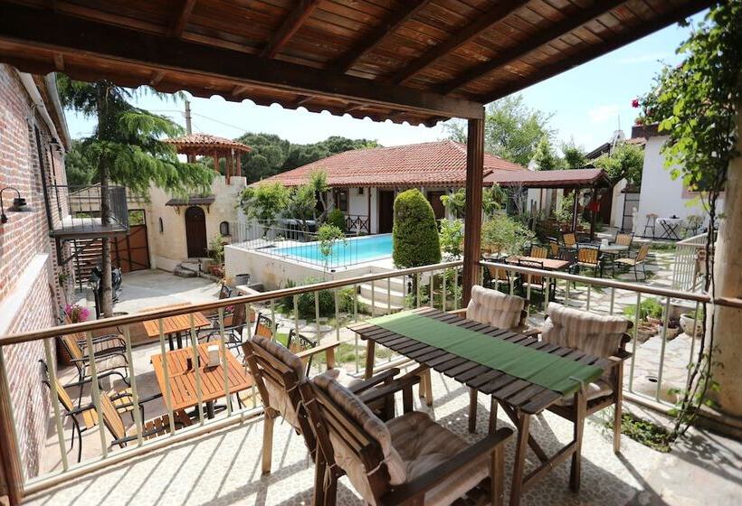 스탠다드 트리플 룸, Akropolis Guest House