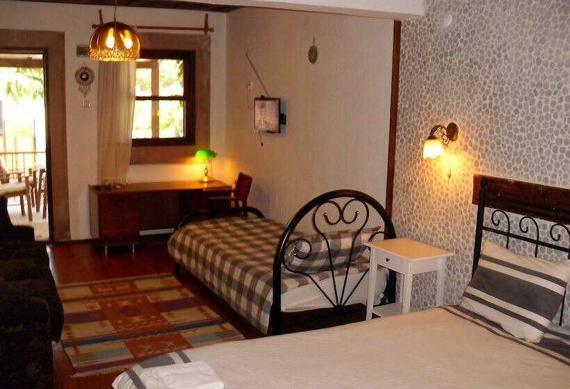 스탠다드 트리플 룸, Akropolis Guest House