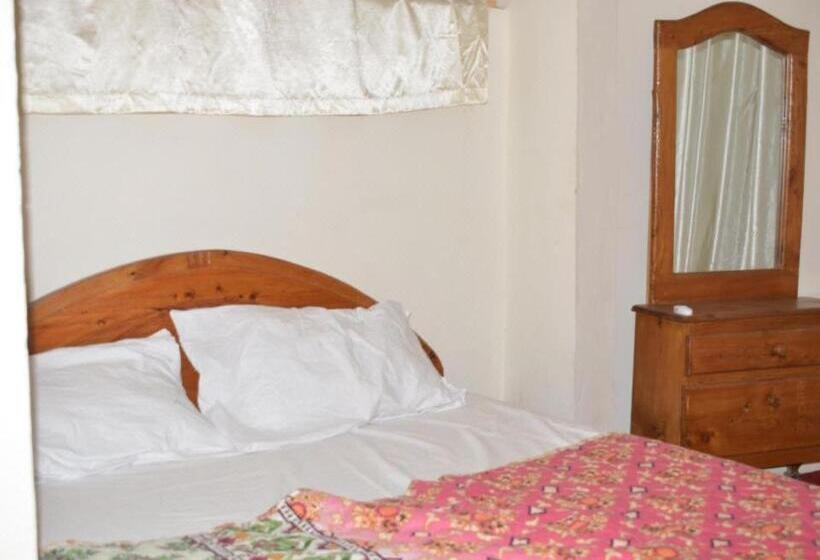 اتاق خانوادگی, Highlander Inn Skardu