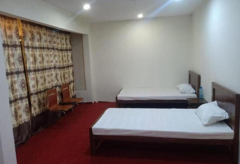 اتاق استاندارد چهار تخته, Highlander Inn Skardu