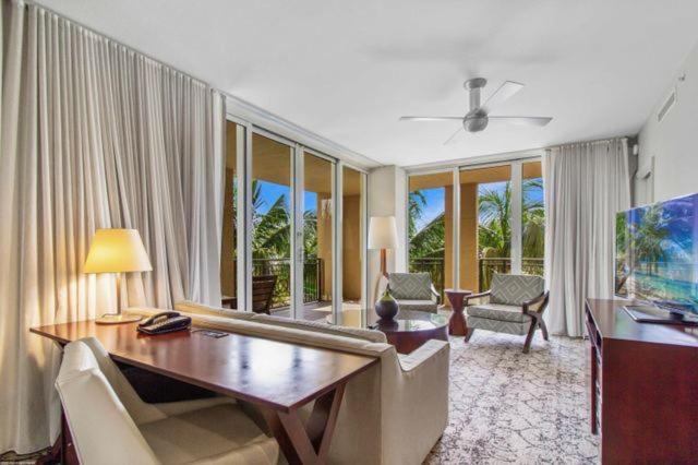 발코니가 있는 스위트, Singer Island Beach Resort And Spa, Located At The Palm Beach Resort