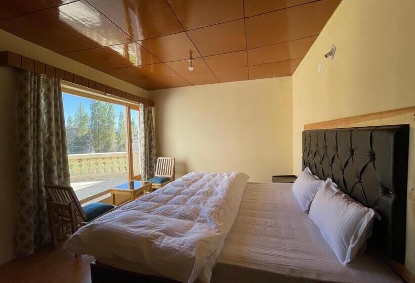اتاق استاندارد, Hinjumaa Guest House