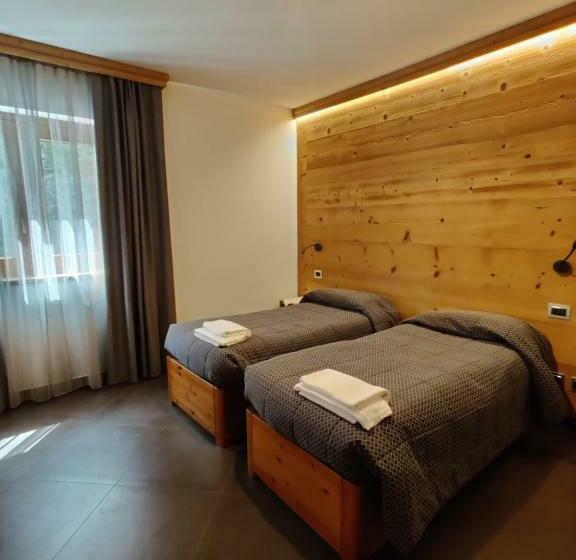 اتاق لوکس با بالکن, Chalet Allemand