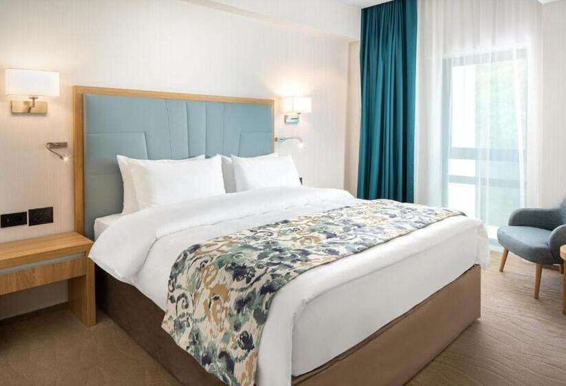 سوئیت با بالکن, Alma Health & Spa Retreat