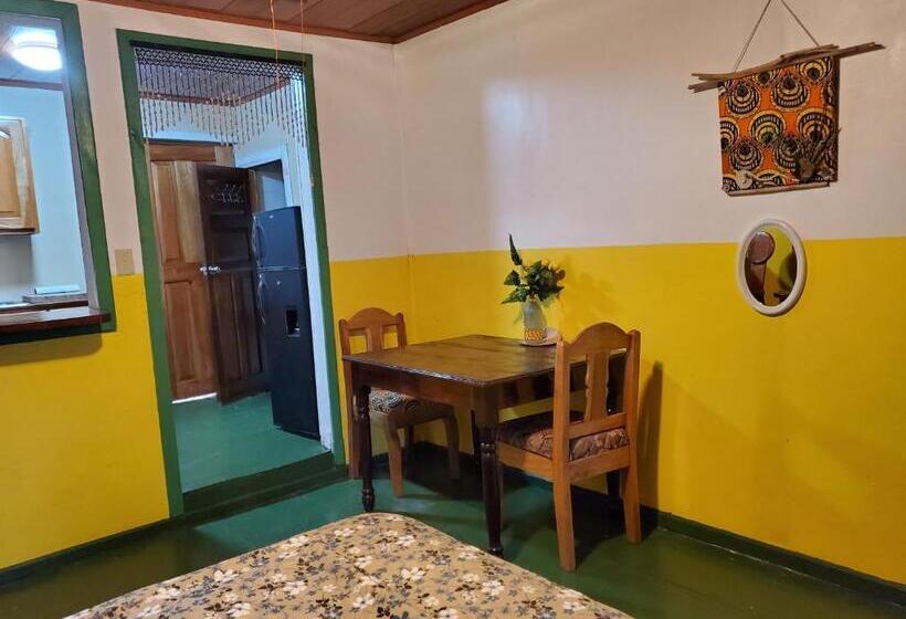 استودیوی استاندارد, Bastimentos Hill Guest House
