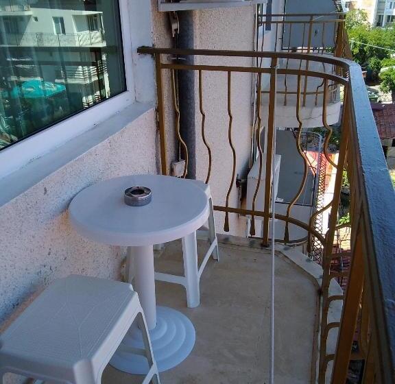 Номер Стандарт с Балконом, Family Hotel Dramchev
