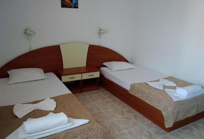 Номер Стандарт с Балконом, Family Hotel Dramchev