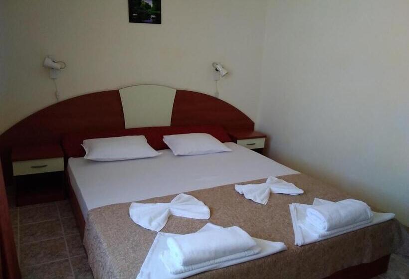 Номер Стандарт с Балконом, Family Hotel Dramchev