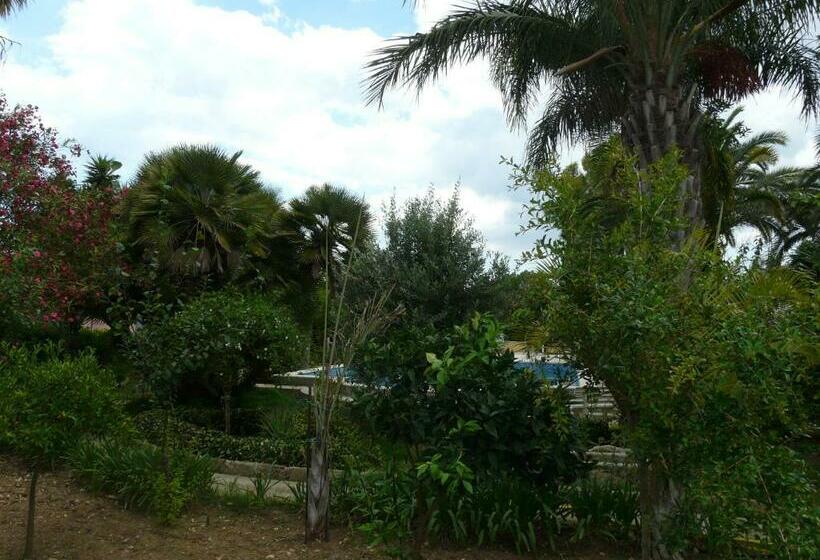Трехместный Номер Стандарт Вид на Сад, Villa Yucca