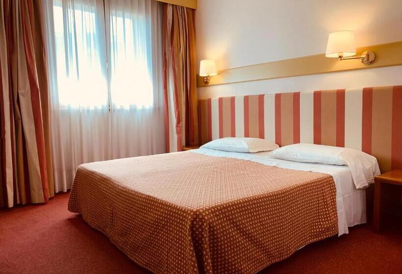 Номер Deluxe, Eurohotel Palace Maniago