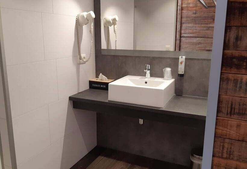 Номер Стандарт, Ravel Hotel Cyrano