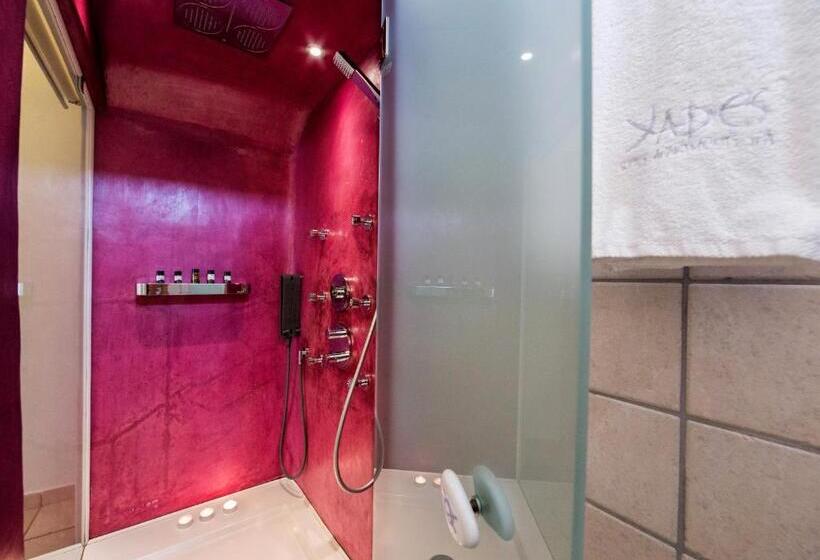 Люкс Вид на Море с Гидромассажем, Yades Suites & Spa   Adults Only