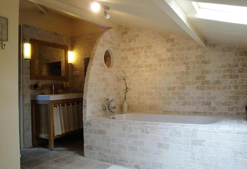 Четырехместный Номер Superior, La Villa Carcassonne, Cité 8 Min à Pieds, Clim, Piscine, Full Wifi, Borne 7,5kw, Vélo élect, Parking