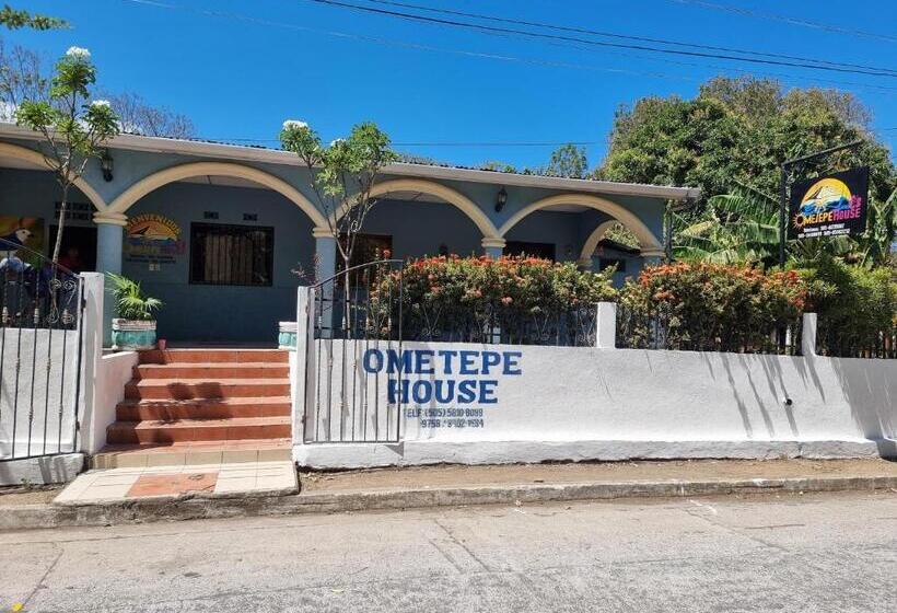 Трехместный Номер Стандарт с Балконом, Ometepe House