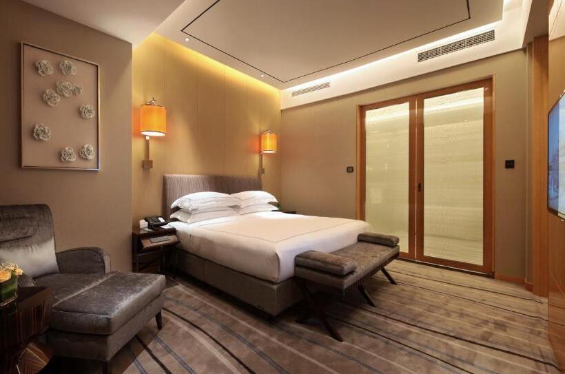 Suite with lake view, 六安曙光铂尊酒店