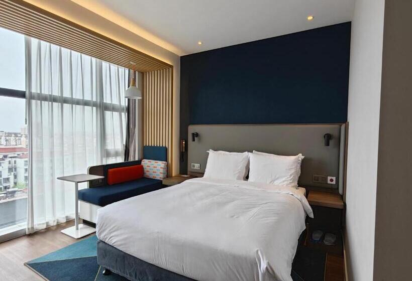 اتاق استاندارد با تخت بزرگ برای معلولان, Holiday Inn Express Shanghai Qingpu New City, An Ihg