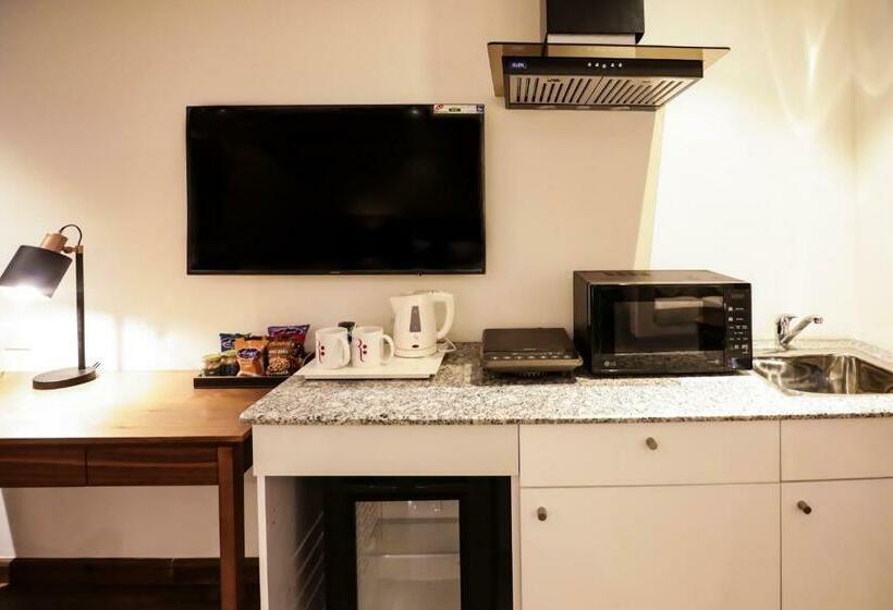 اتاق اجرایی, Regenta Suites Gurugram, Sohna Road, Sector 49