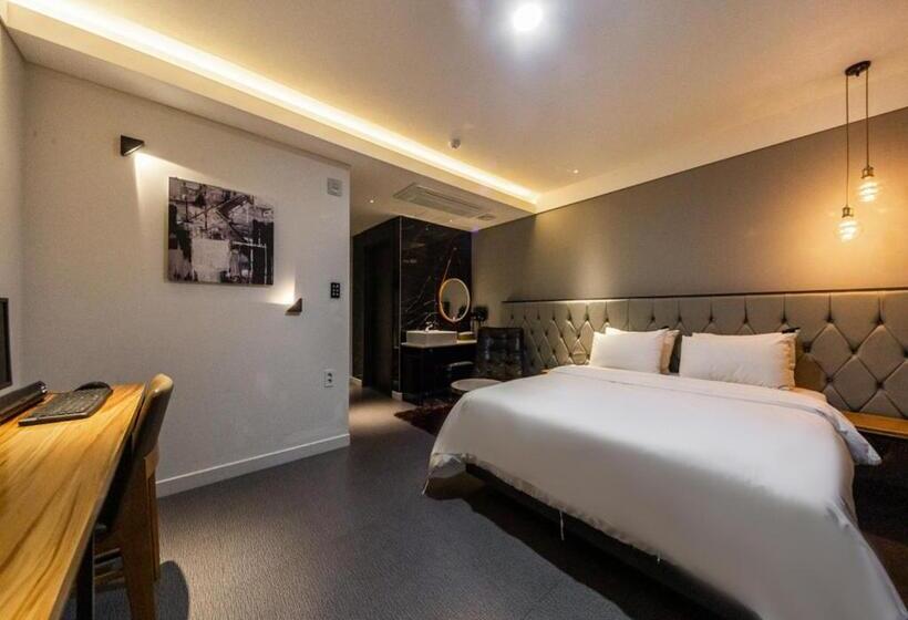 اتاق استاندارد با وان آب گرم, West In Hotel Yeosu