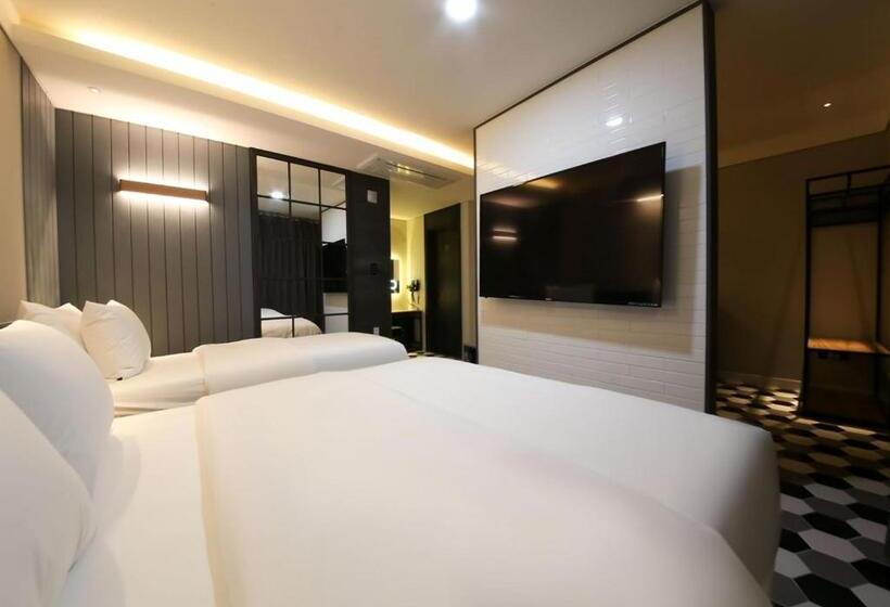 اتاق سوپریور با چشم‌انداز شهر, West In Hotel Yeosu