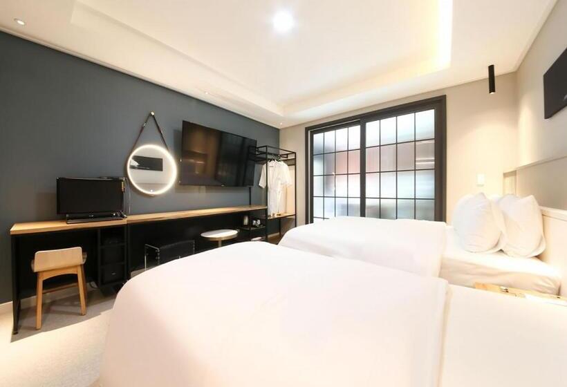 خانه 1 خوابه, West In Hotel Yeosu
