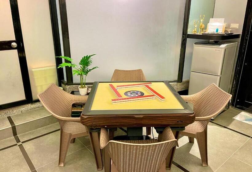 اتاق استاندارد چهار تخته با چشم‌انداز دریا, Sky Villa   南灣薇拉海景莊園 包棟villa