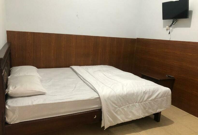 Номер Стандарт, Anind Guest House Near Museum Angkut Batu Redpartner