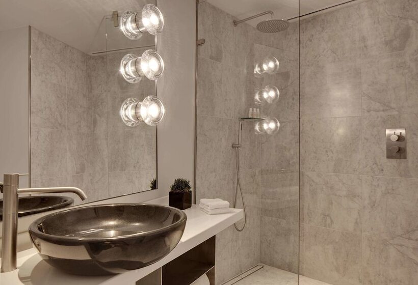 Номер Стандарт, Sea Containers London