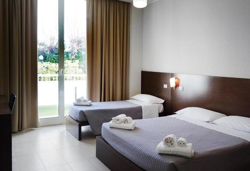 标准三人间, Martur Resort