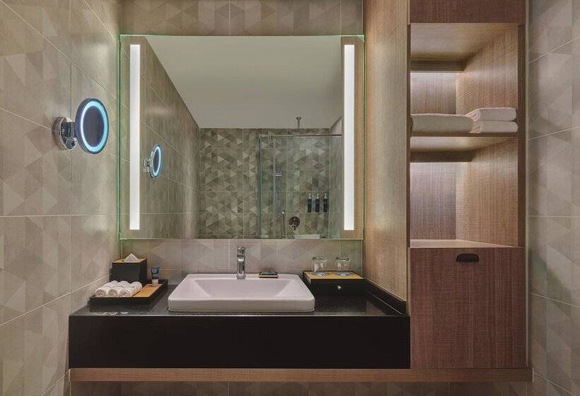 Номер Deluxe с Балконом, Four Points By Sheraton Desaru