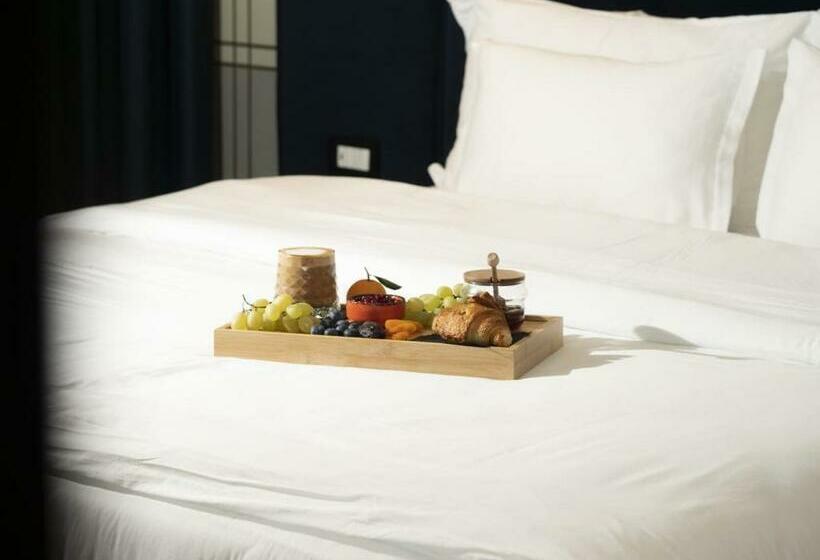 带阳台的豪华间, Moncafe Hotel Etico Tirana