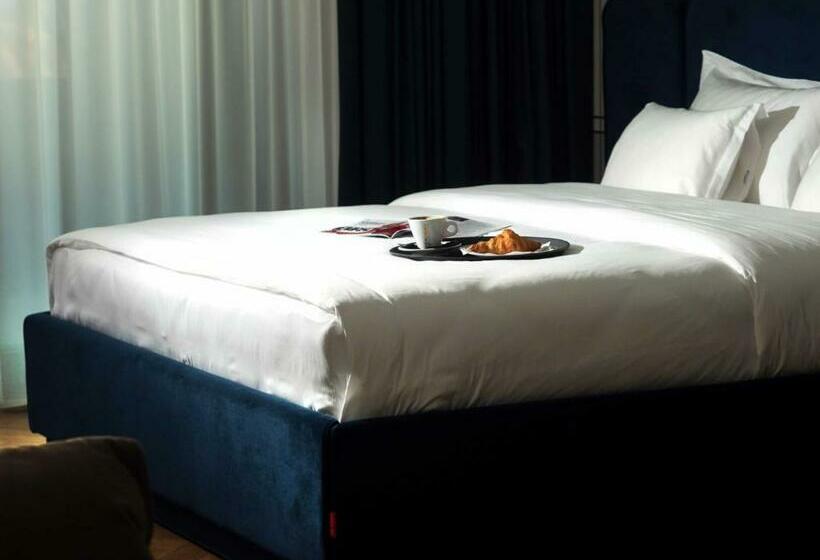带阳台的豪华间, Moncafe Hotel Etico Tirana