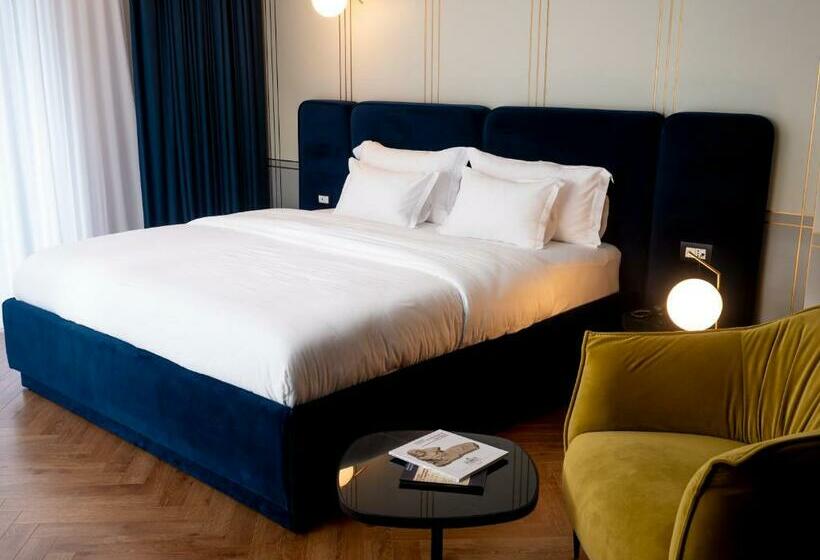 带阳台的豪华间, Moncafe Hotel Etico Tirana