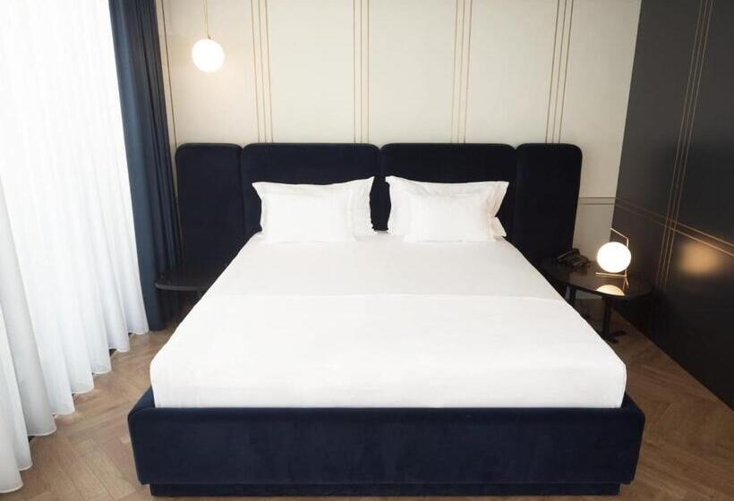 带阳台的豪华间, Moncafe Hotel Etico Tirana